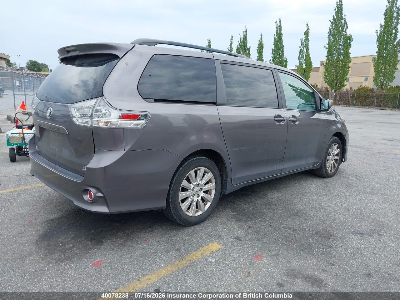 2011 TOYOTA SIENNA LE 7 PASSENGER thumbnail 5