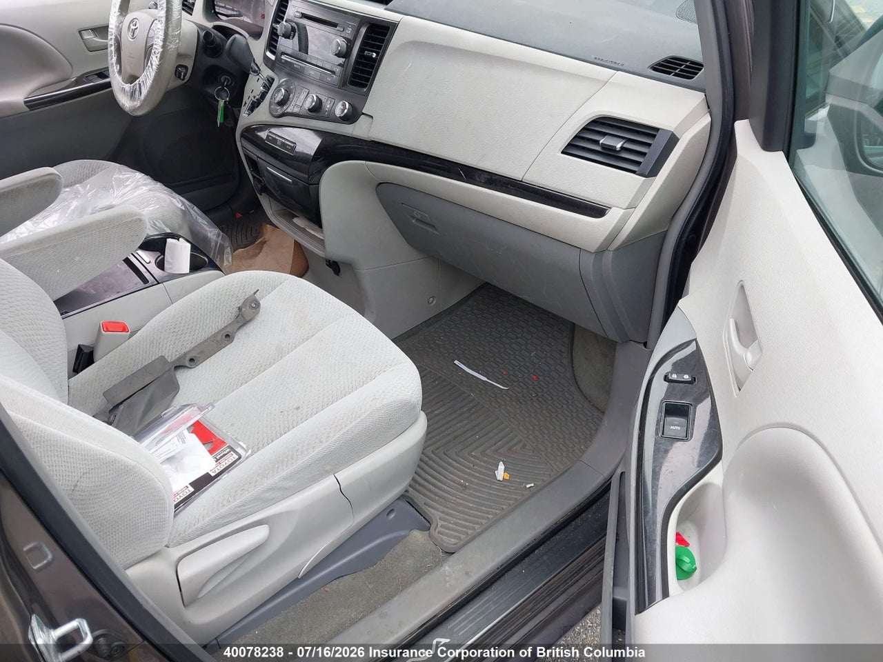 2011 TOYOTA SIENNA LE 7 PASSENGER thumbnail 6