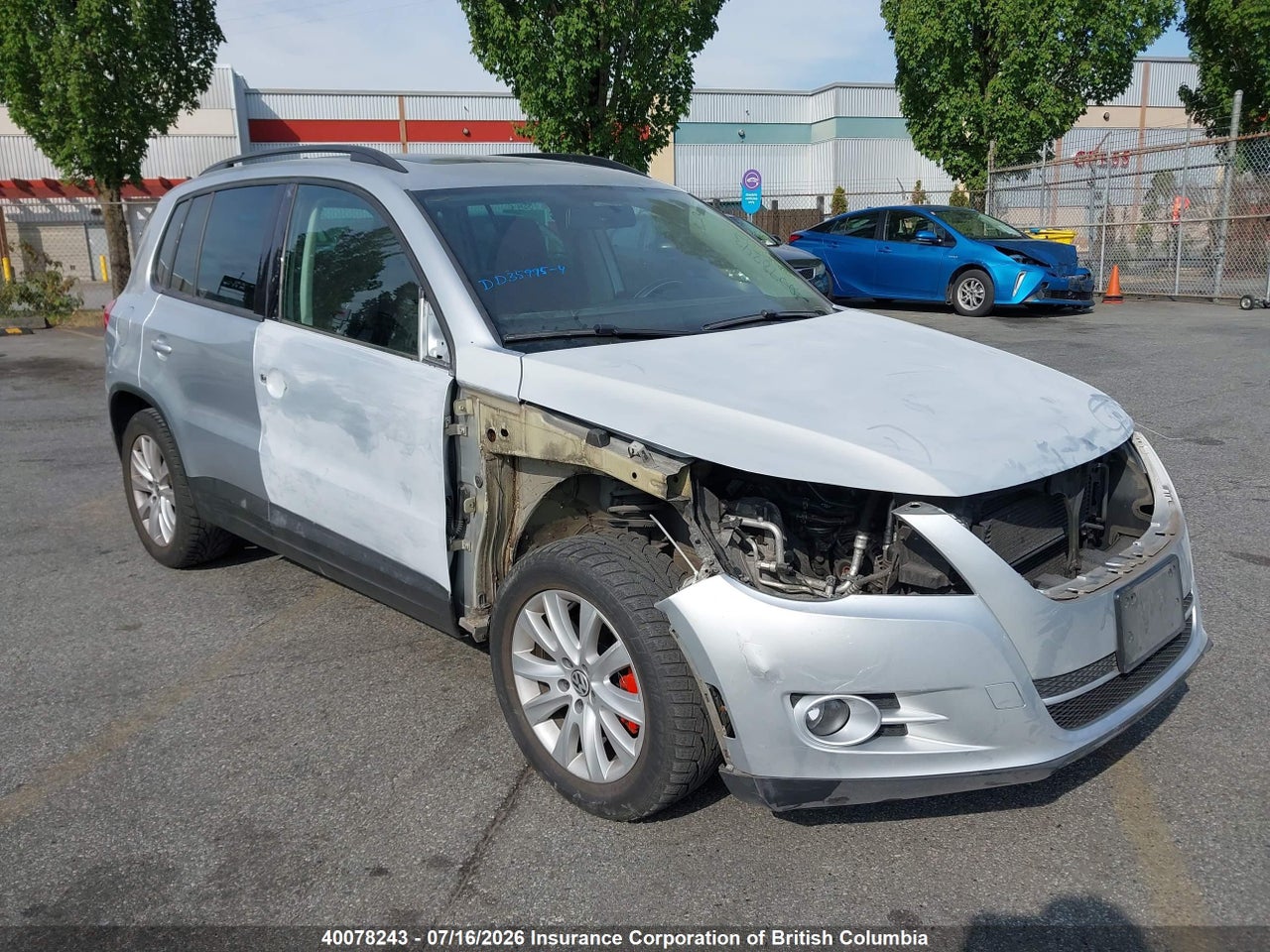2010 VOLKSWAGEN TIGUAN thumbnail 2