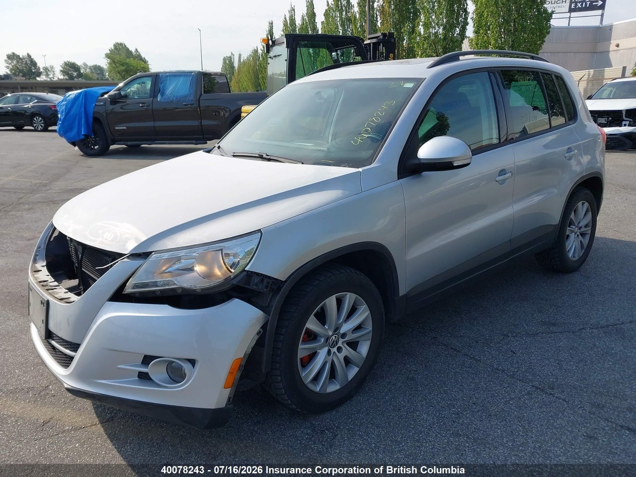 2010 VOLKSWAGEN TIGUAN thumbnail 3
