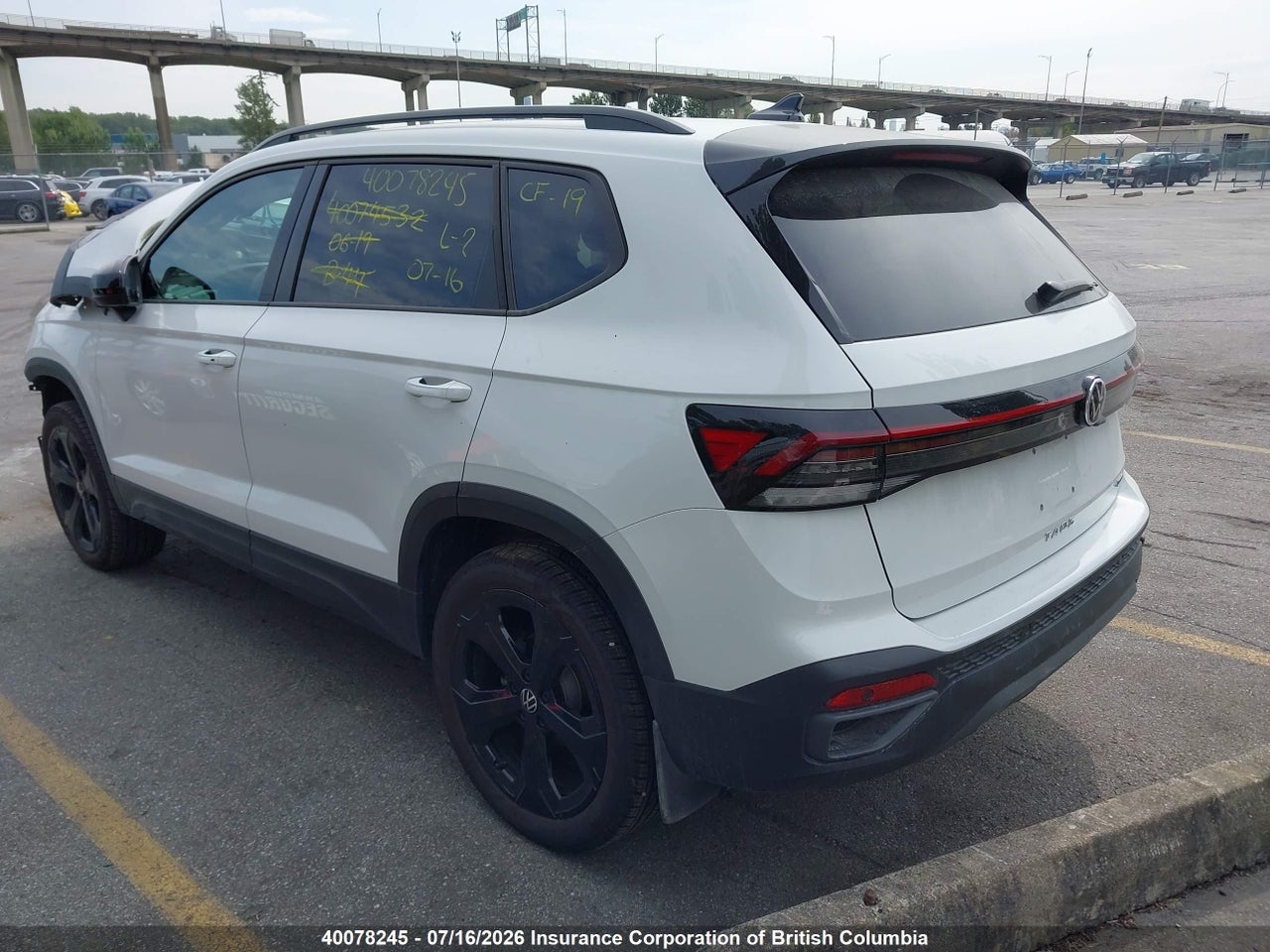 2025 VOLKSWAGEN TAOS thumbnail 4