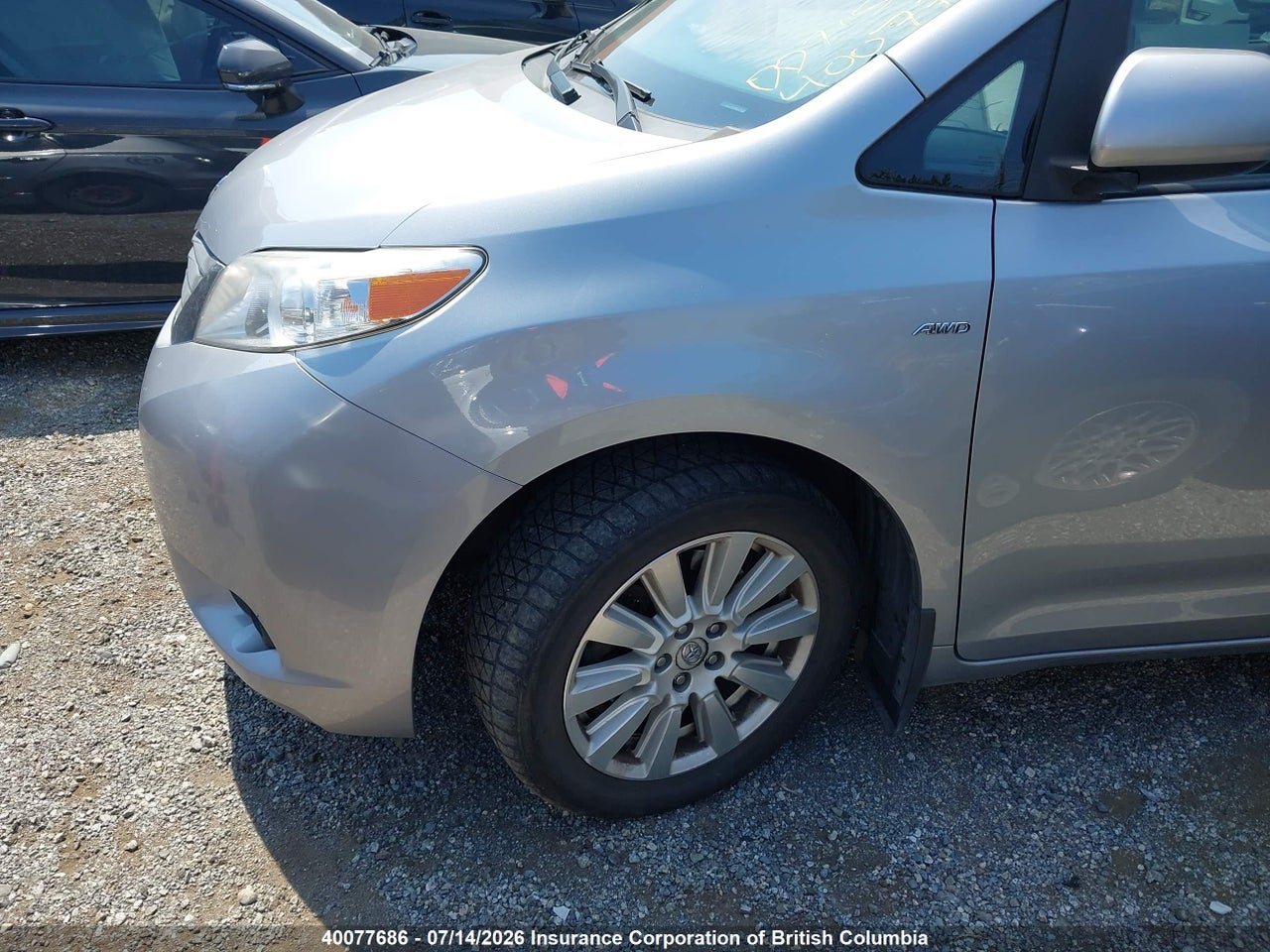 2017 TOYOTA SIENNA LE thumbnail 3