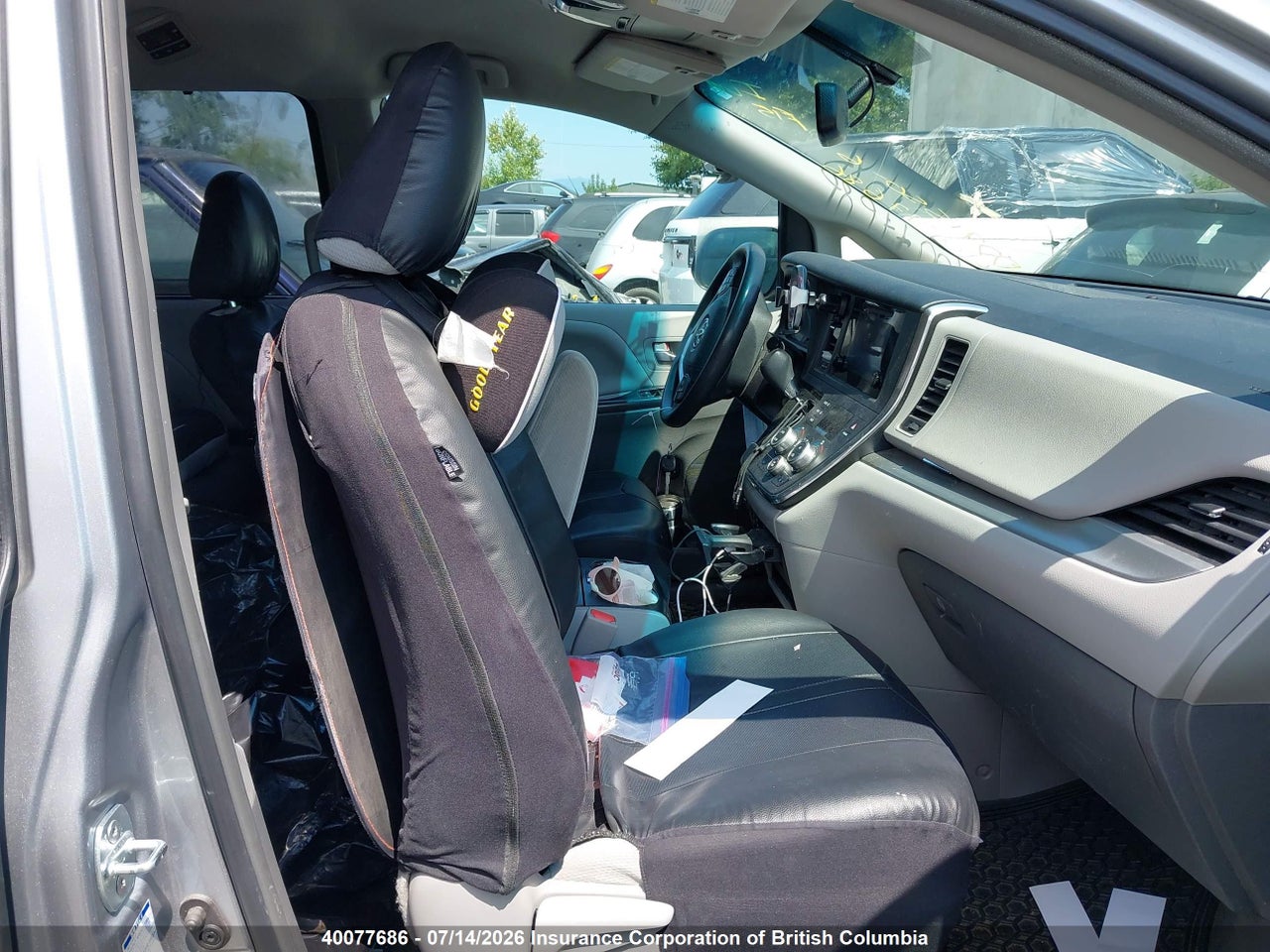 2017 TOYOTA SIENNA LE thumbnail 6