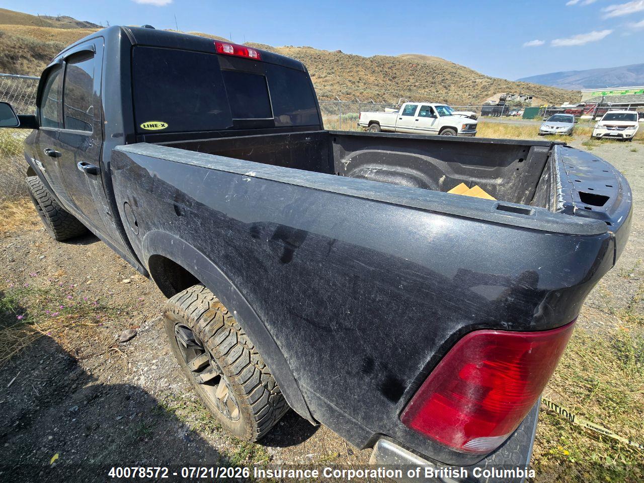 2017 RAM 1500 SLT thumbnail 4