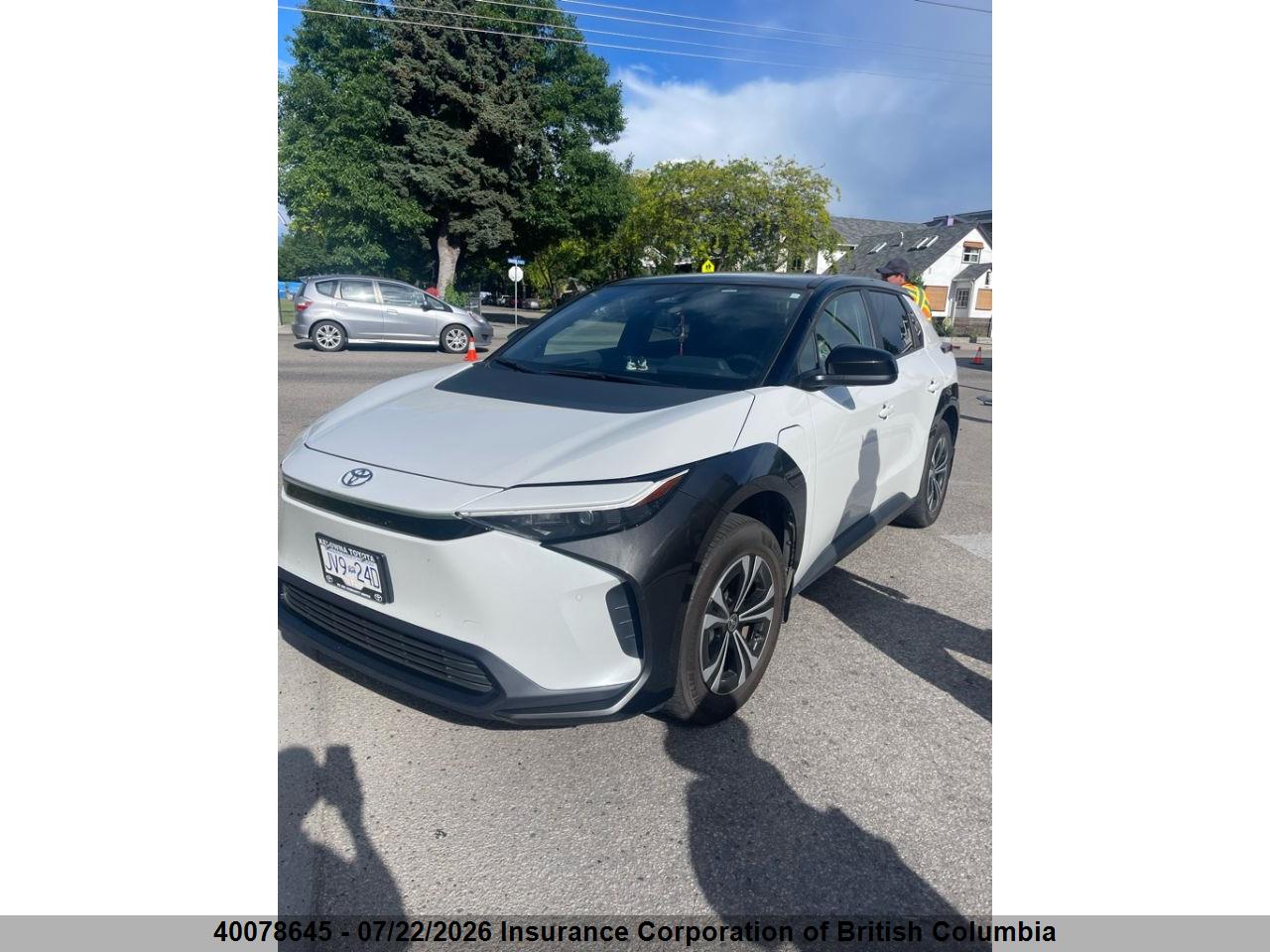 2024 TOYOTA BZ4X thumbnail 3