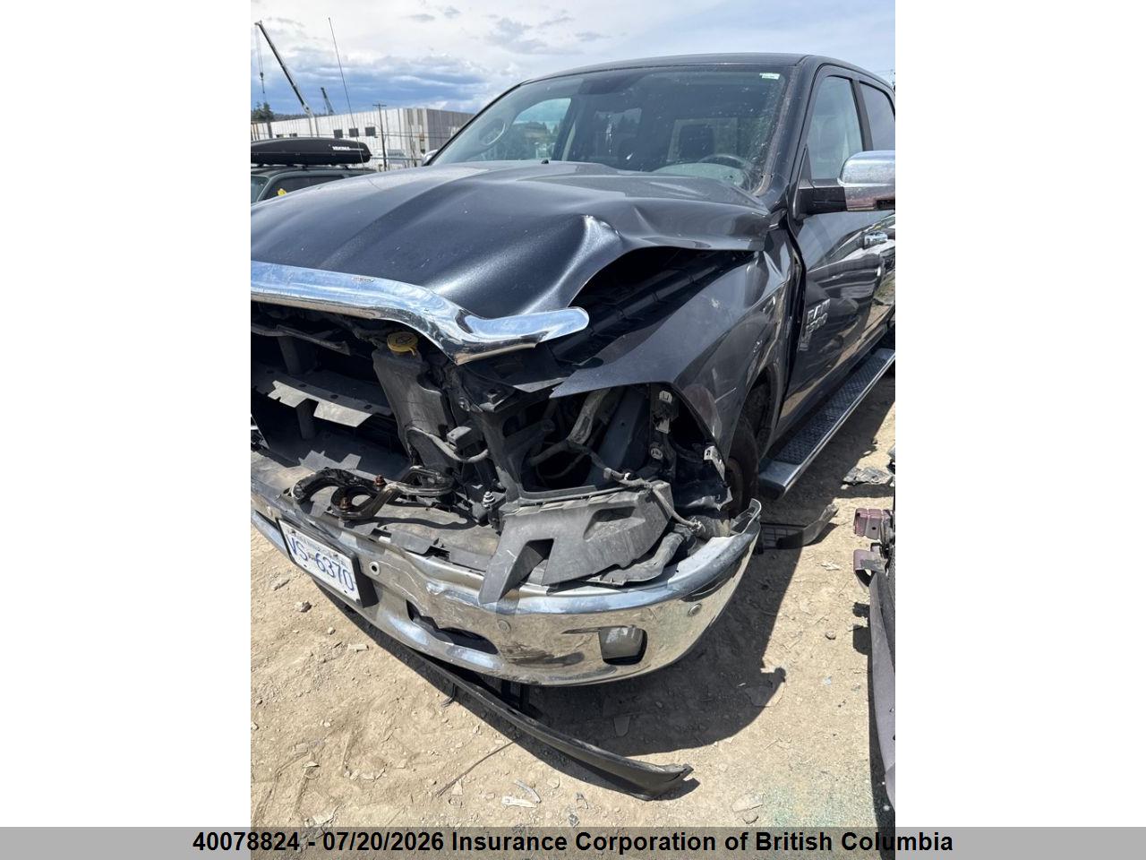 2017 RAM 1500 SLT thumbnail 3
