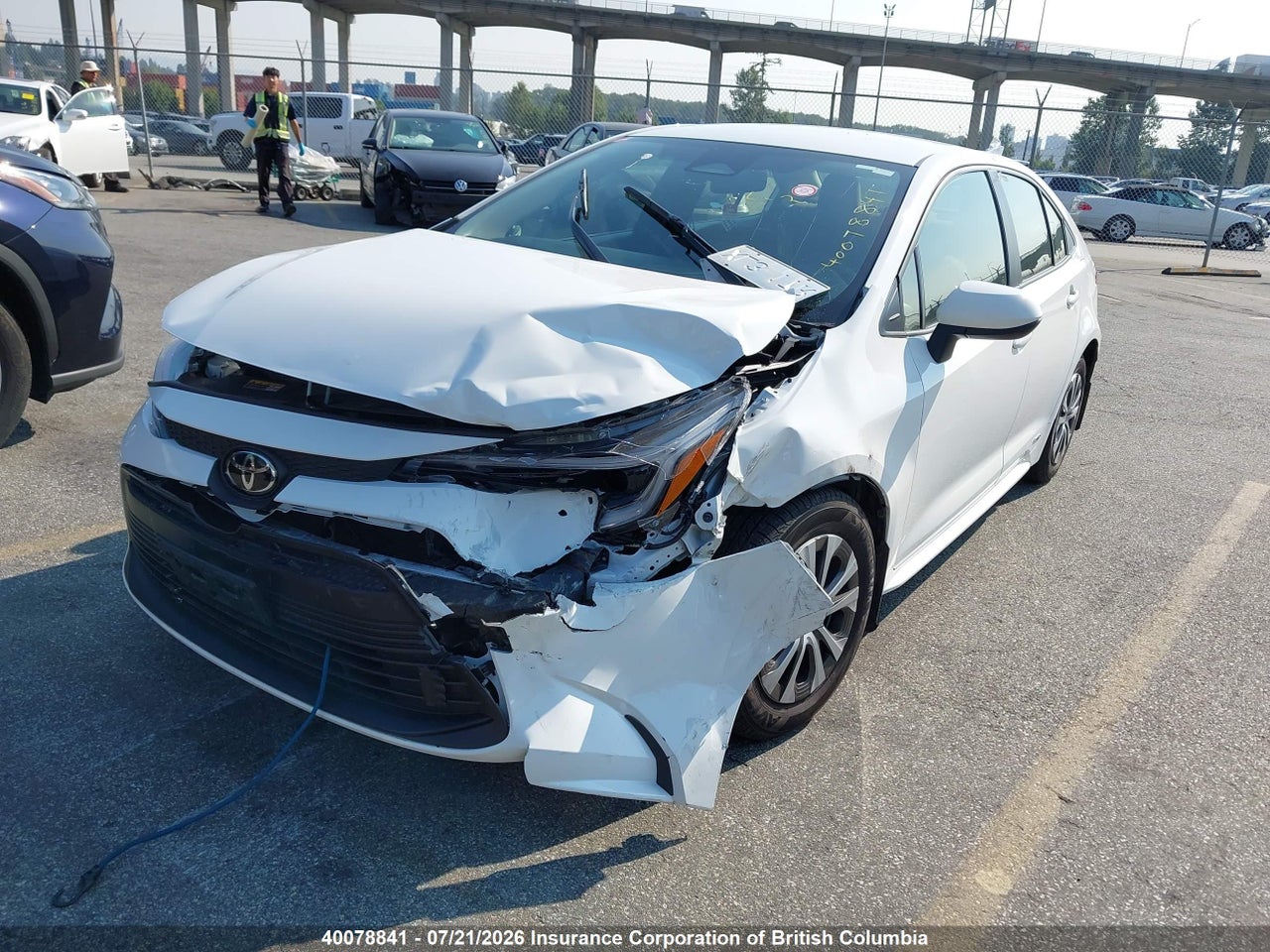2026 TOYOTA COROLLA LE/SE thumbnail 3