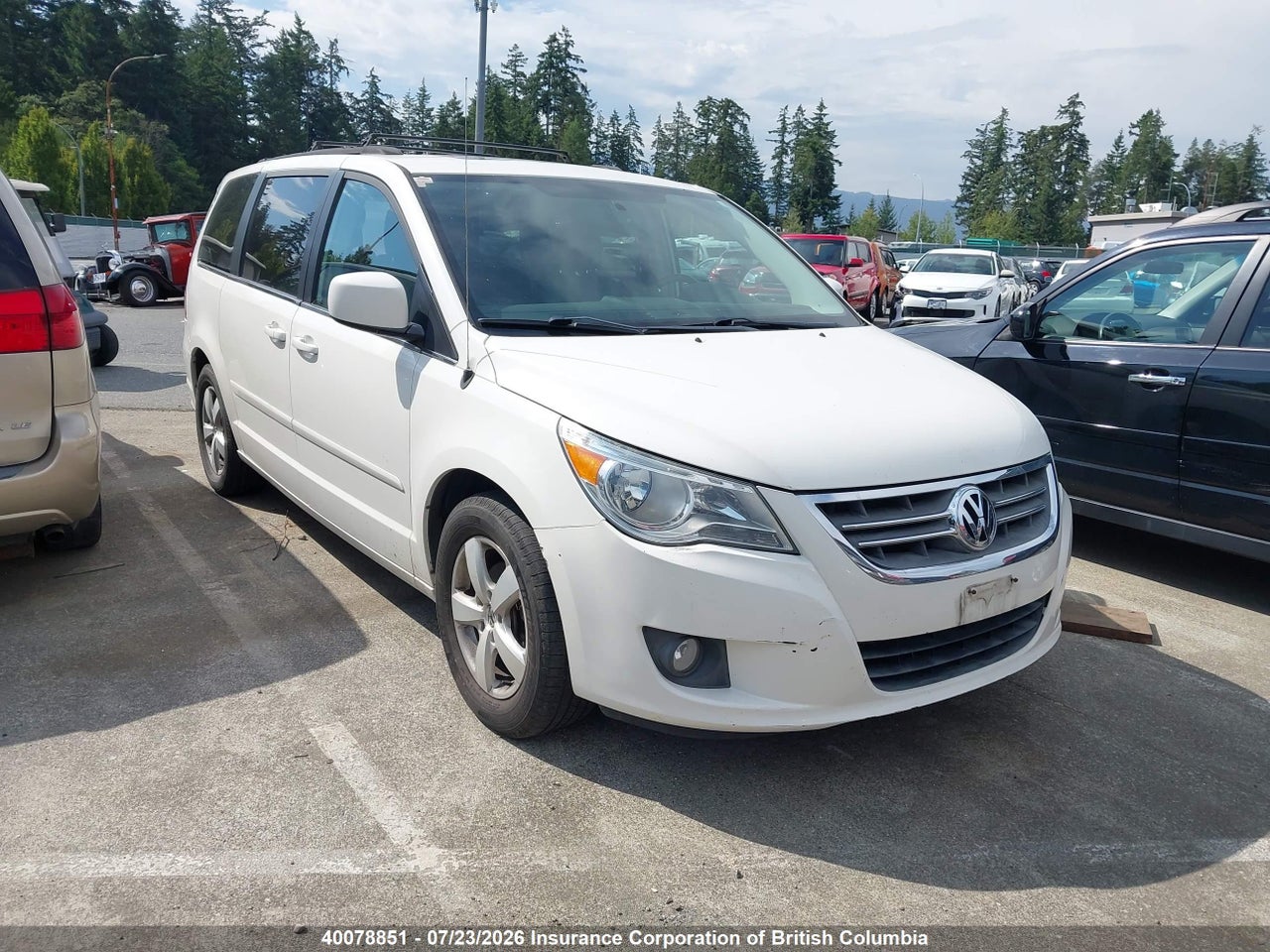 2011 VOLKSWAGEN ROUTAN SEL thumbnail 2