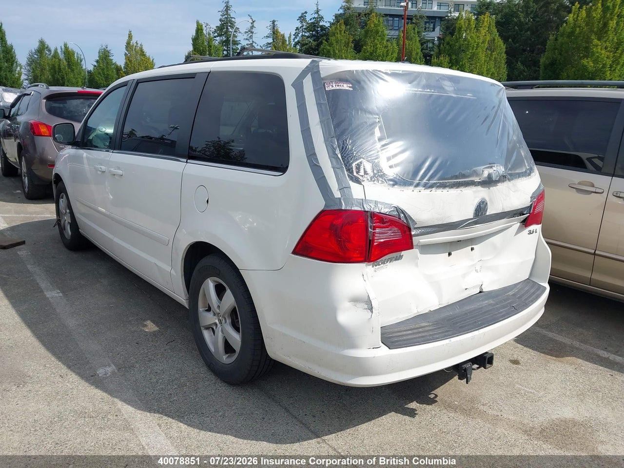2011 VOLKSWAGEN ROUTAN SEL thumbnail 4