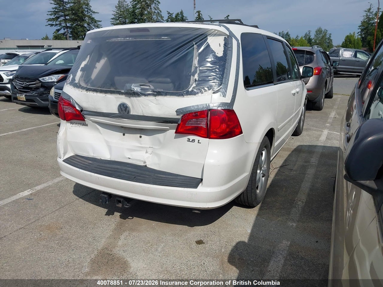 2011 VOLKSWAGEN ROUTAN SEL thumbnail 5