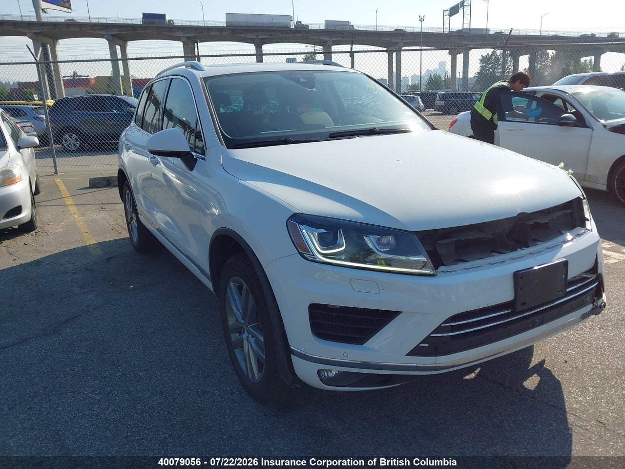 2015 VOLKSWAGEN TOUAREG V6 TDI thumbnail 2