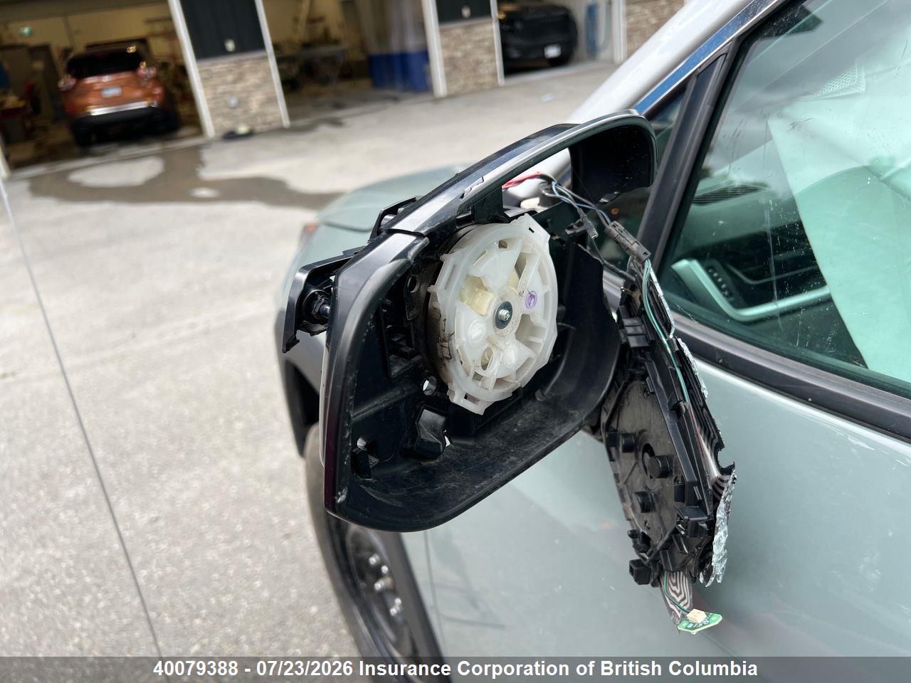 2019 TOYOTA RAV4 thumbnail 9