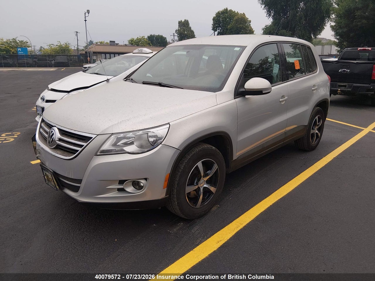 2010 VOLKSWAGEN TIGUAN SE/SEL thumbnail 3