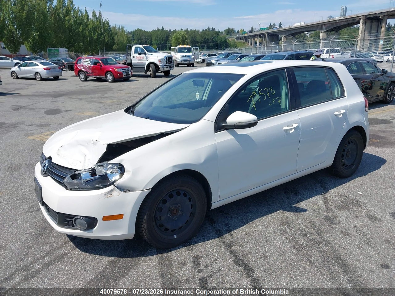 2011 VOLKSWAGEN GOLF thumbnail 3