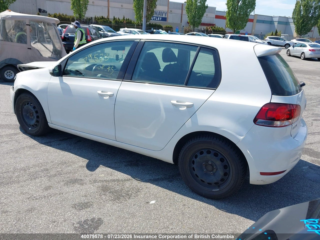 2011 VOLKSWAGEN GOLF thumbnail 4