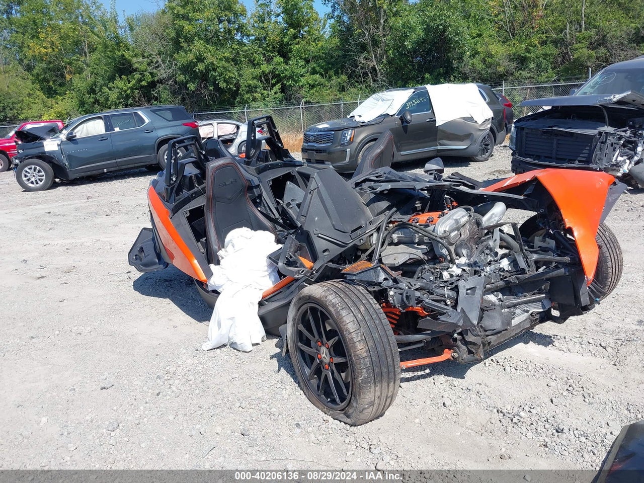 57XAARFA6H8****** · 2017 POLARIS SLINGSHOT SLR
