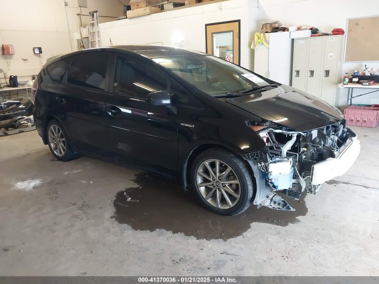 2017 Toyota Prius v (+)