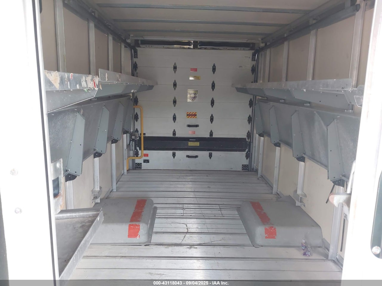 2013 ISUZU COMMERCIAL VAN   thumbnail 8