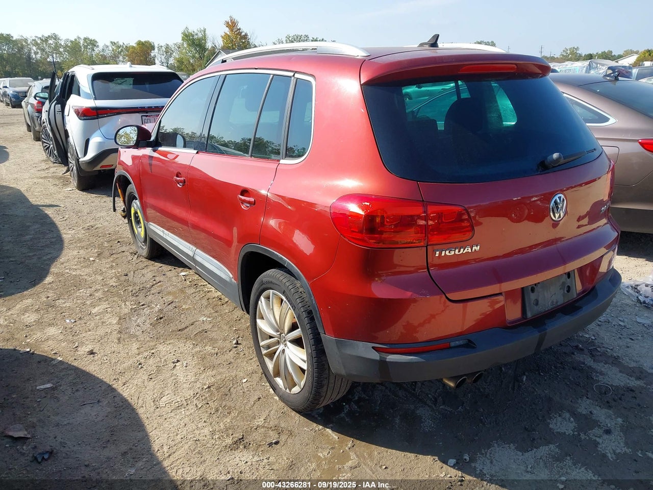 2014 VOLKSWAGEN TIGUAN SEL thumbnail 4