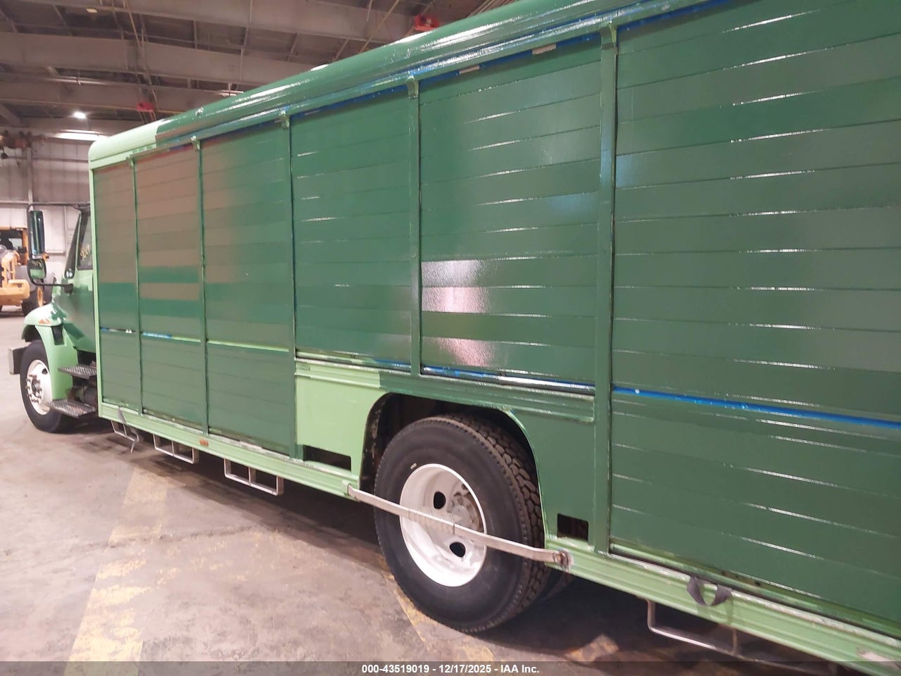 2004 INTERNATIONAL 4000 4300 thumbnail 4