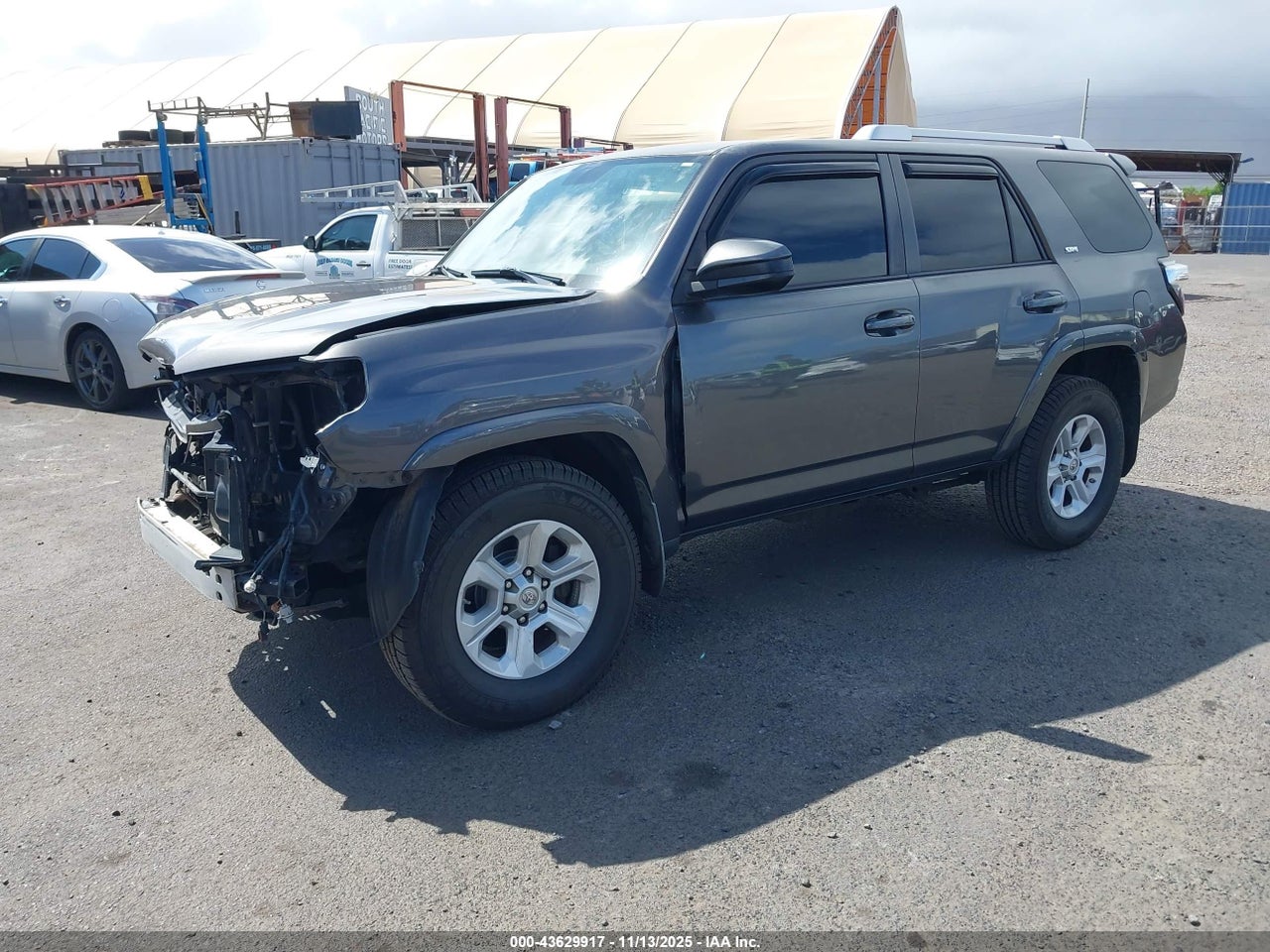 2016 TOYOTA 4RUNNER SR5 thumbnail 3