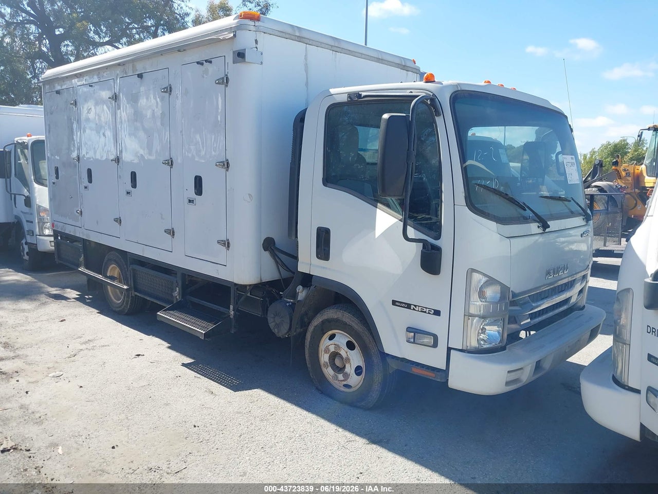 2016 ISUZU NPR GAS REG   thumbnail 2
