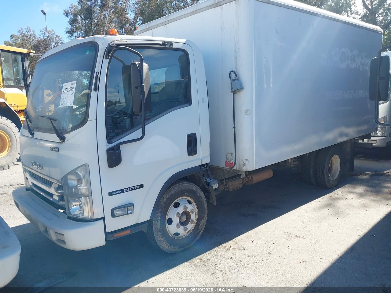 2016 ISUZU NPR GAS REG   thumbnail 3