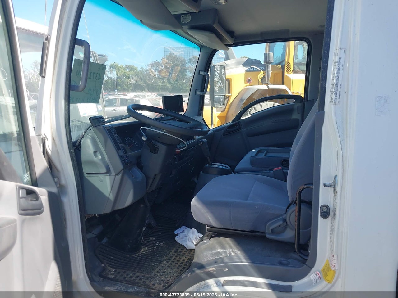 2016 ISUZU NPR GAS REG   thumbnail 9