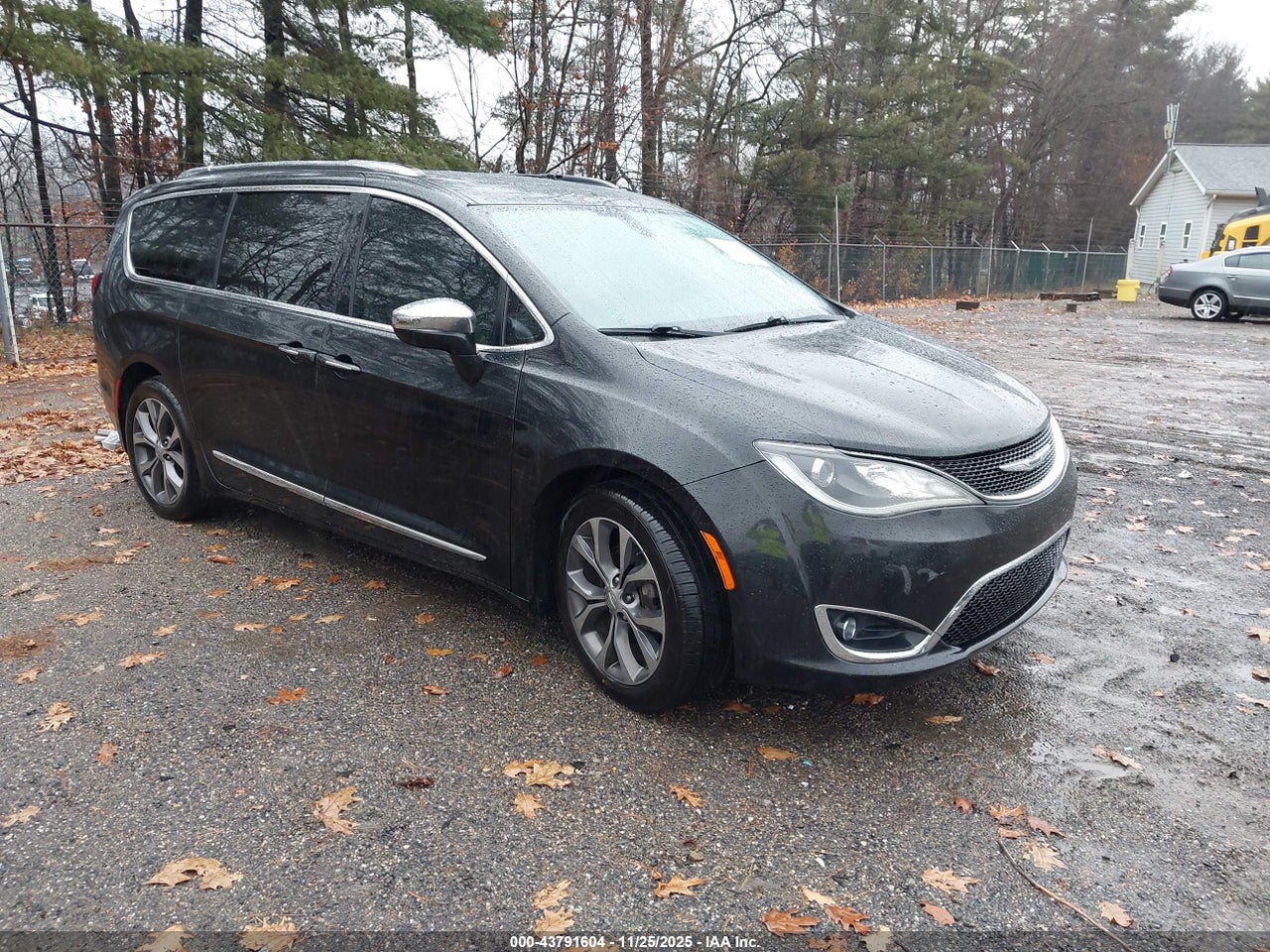 2017 CHRYSLER PACIFICA LIMITED thumbnail 2