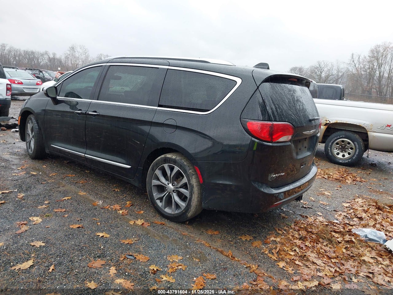 2017 CHRYSLER PACIFICA LIMITED thumbnail 4