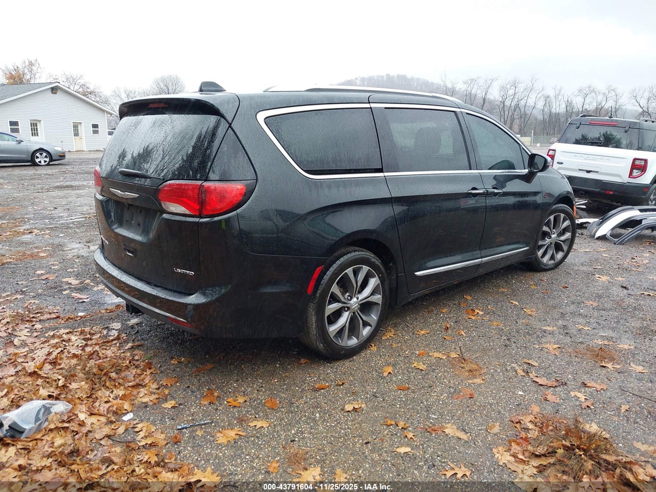 2017 CHRYSLER PACIFICA LIMITED thumbnail 5