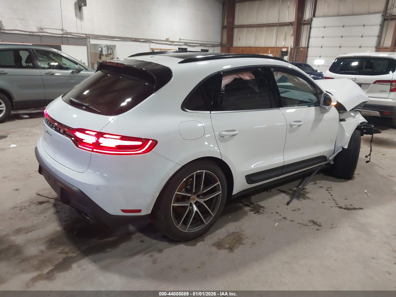 2025 PORSCHE MACAN T thumbnail 5
