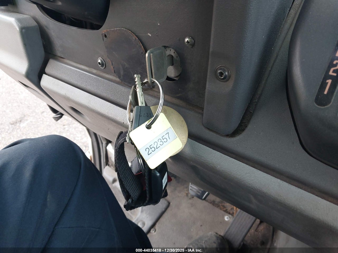 2013 ISUZU COMMERCIAL VAN   thumbnail 12