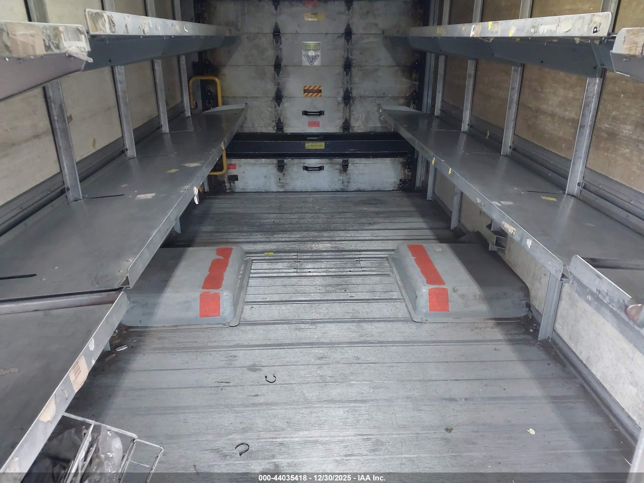2013 ISUZU COMMERCIAL VAN   thumbnail 8