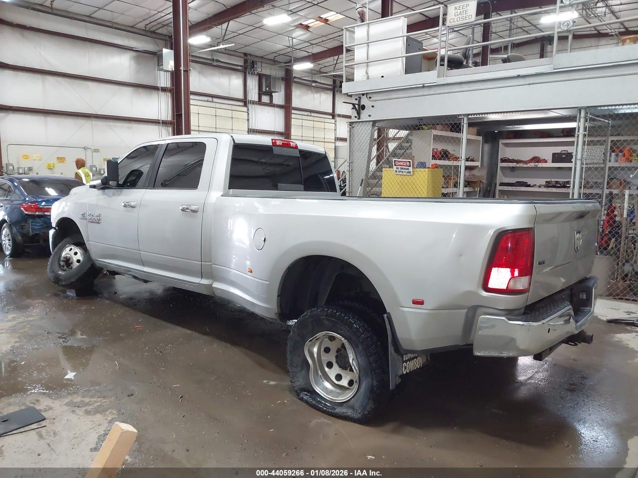 2015 RAM 3500 SLT thumbnail 4