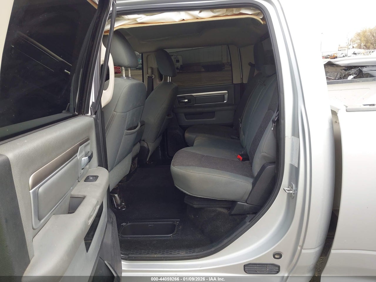 2015 RAM 3500 SLT thumbnail 8