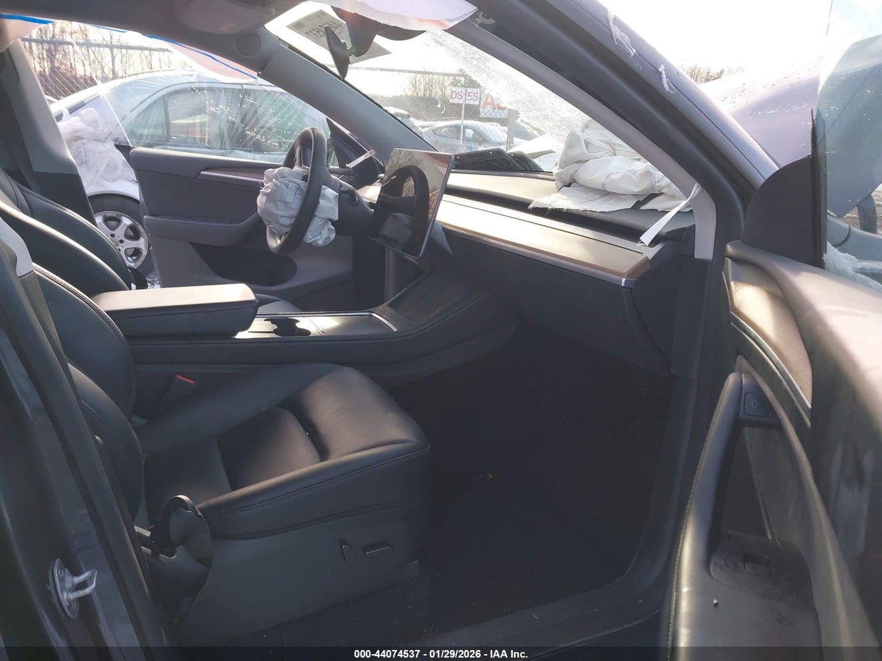 2023 TESLA MODEL Y RWD thumbnail 6
