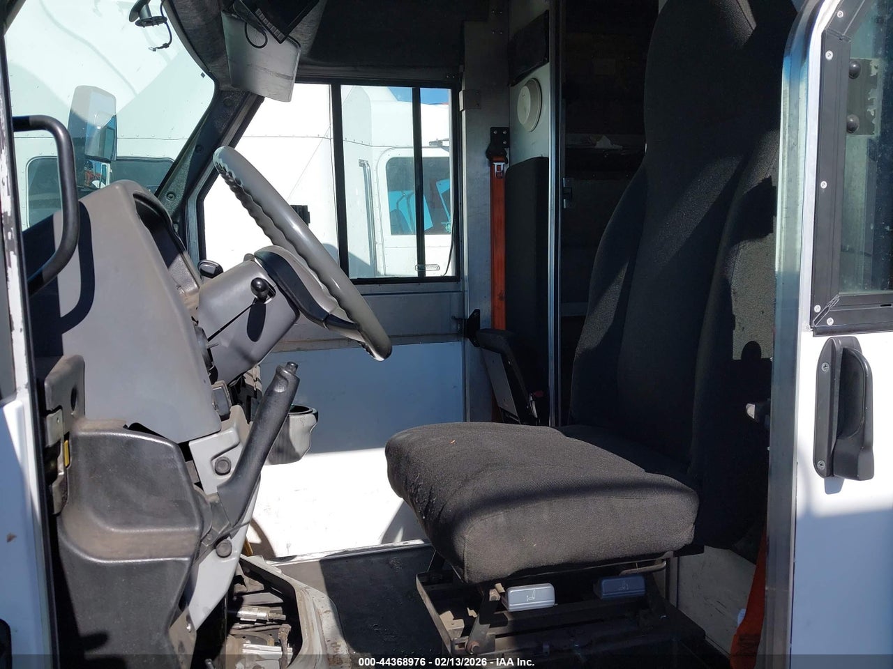 2014 ISUZU COMMERCIAL VAN   thumbnail 8