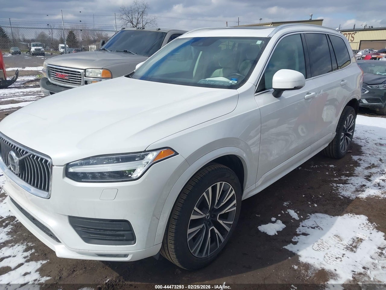 2021 VOLVO XC90 T5 MOMENTUM 7 PASSENGER thumbnail 3
