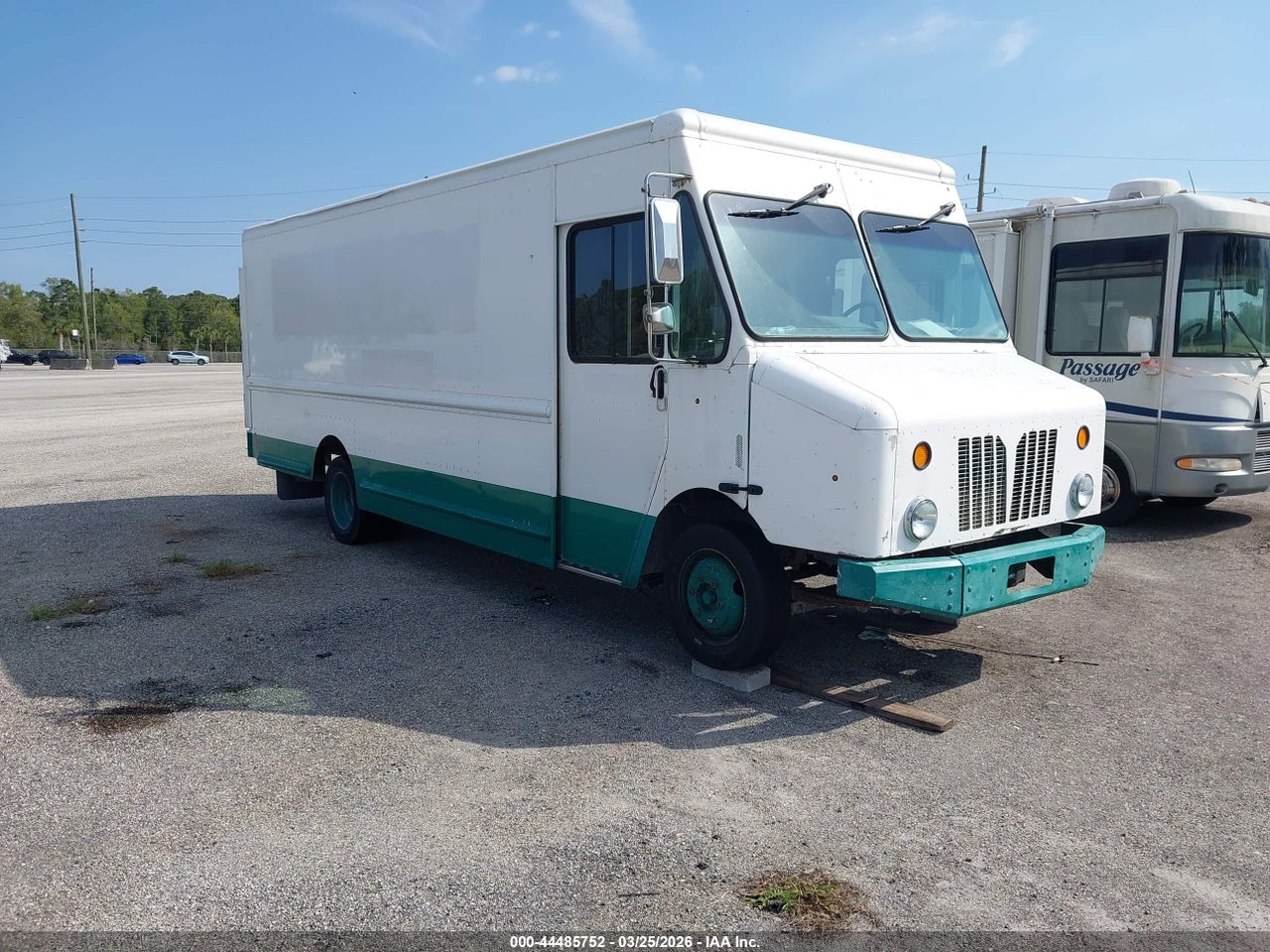 2015 FREIGHTLINER CHASSIS M LINE WALK-IN VAN