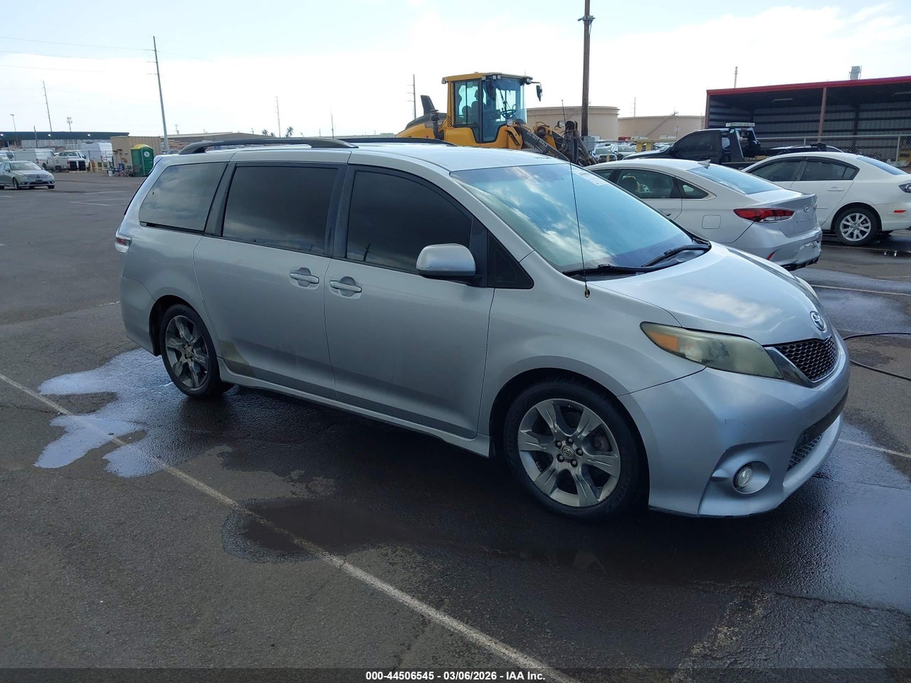 2012 TOYOTA SIENNA SE 8 PASSENGER thumbnail 2