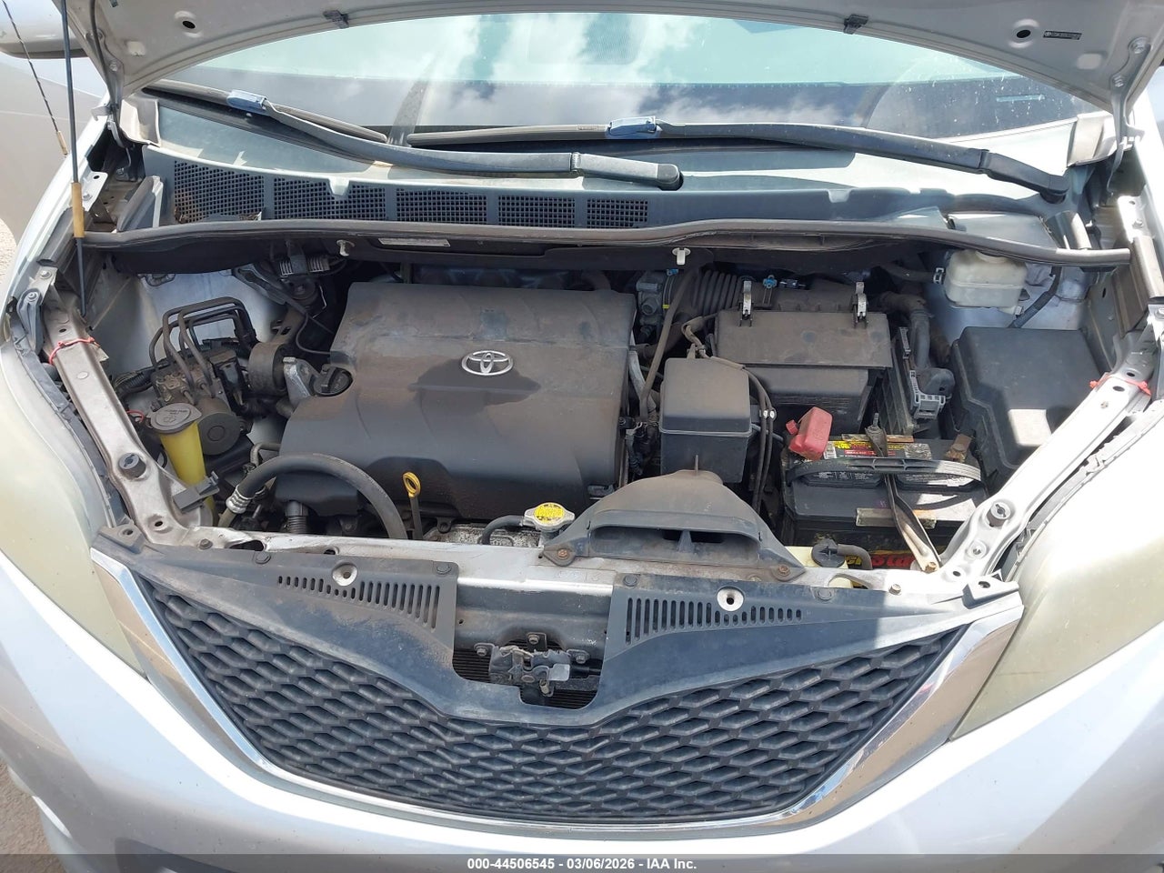2012 TOYOTA SIENNA SE 8 PASSENGER thumbnail 11