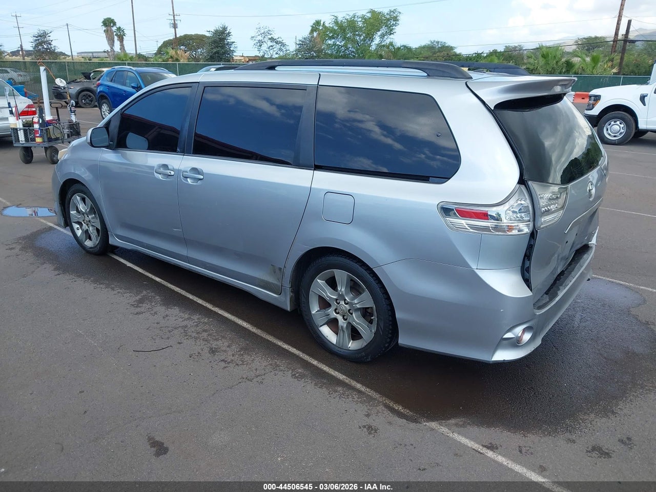2012 TOYOTA SIENNA SE 8 PASSENGER thumbnail 4