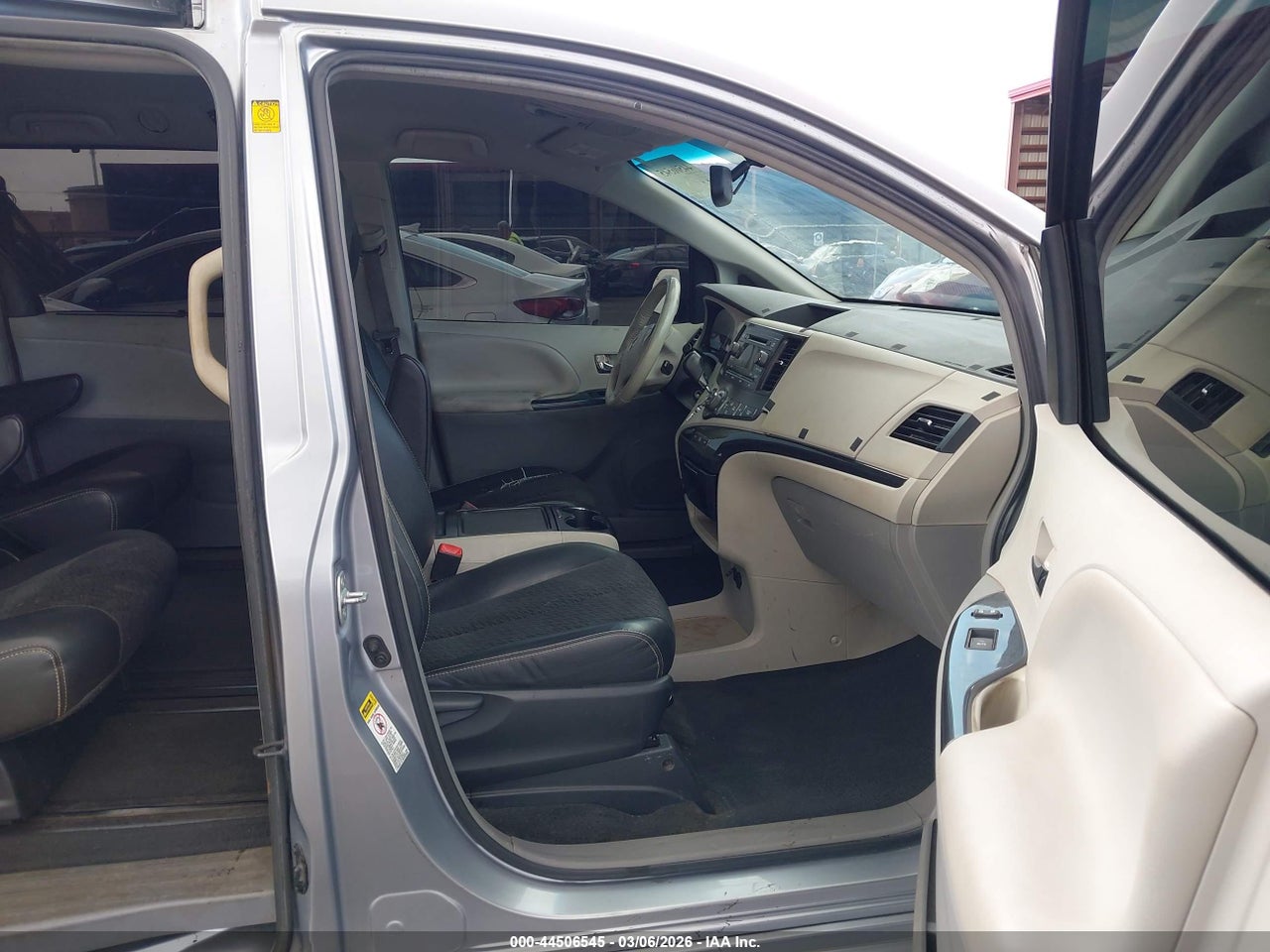 2012 TOYOTA SIENNA SE 8 PASSENGER thumbnail 6