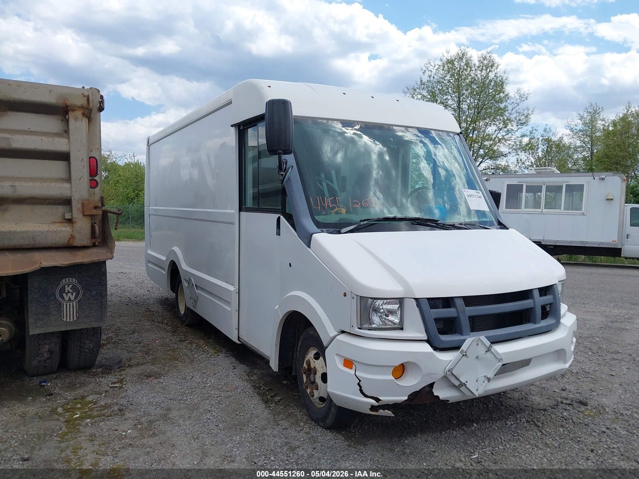 2014 ISUZU COMMERCIAL VAN   thumbnail 2