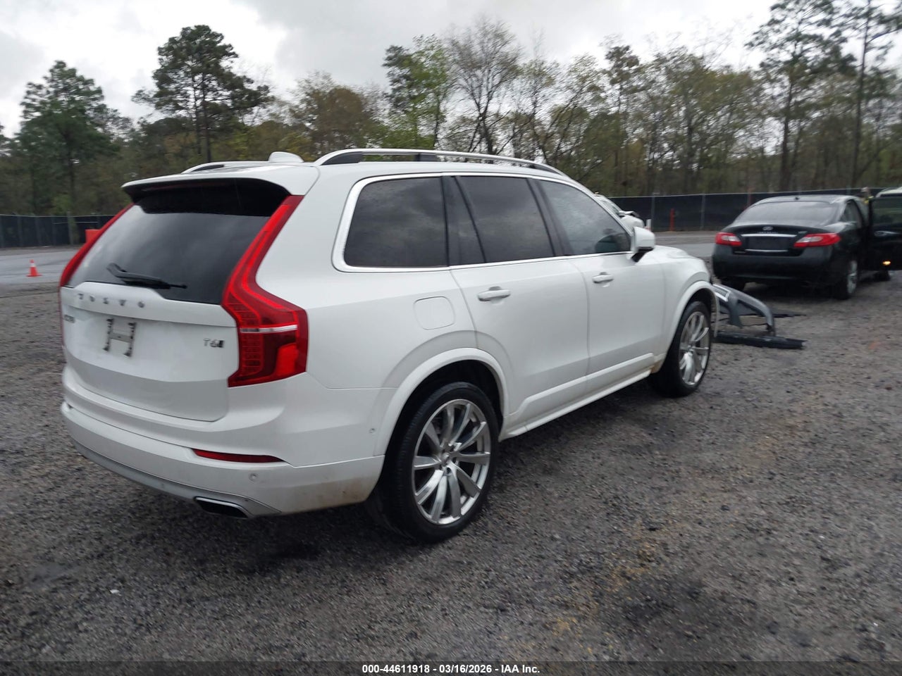 2017 VOLVO XC90 T6 MOMENTUM · 4/12