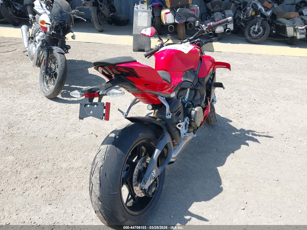 2026 DUCATI STREETFIGHTER V4/V4S thumbnail 5
