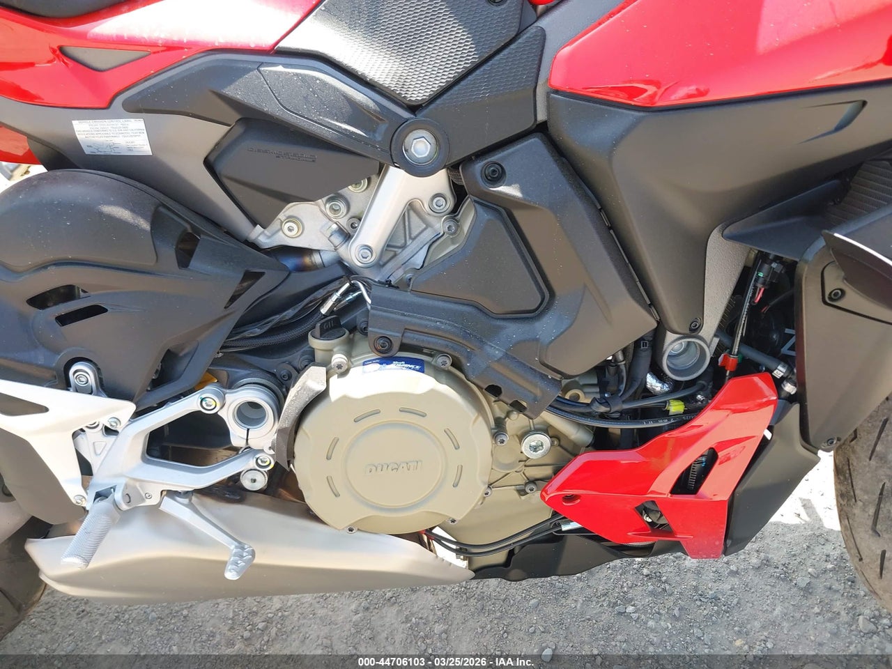 2026 DUCATI STREETFIGHTER V4/V4S thumbnail 9
