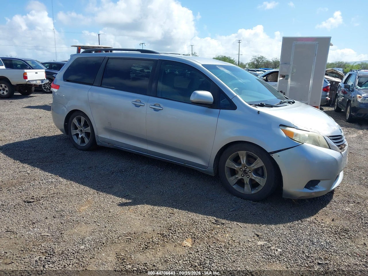 2011 TOYOTA SIENNA LE V6 thumbnail 2