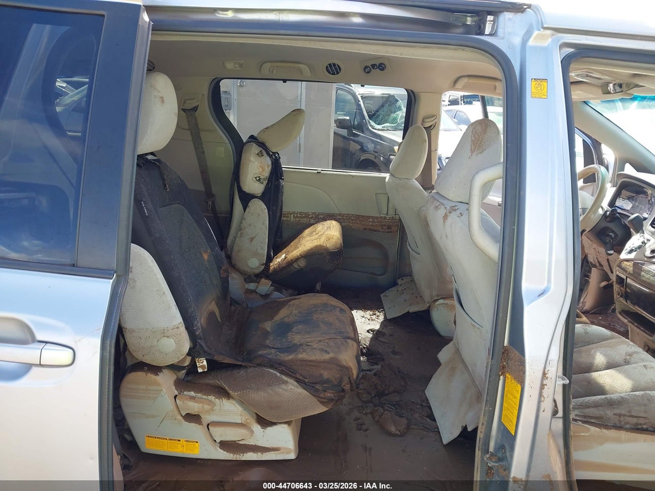 2011 TOYOTA SIENNA LE V6 thumbnail 9